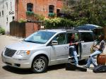 Chrysler Town & Country 2007 года